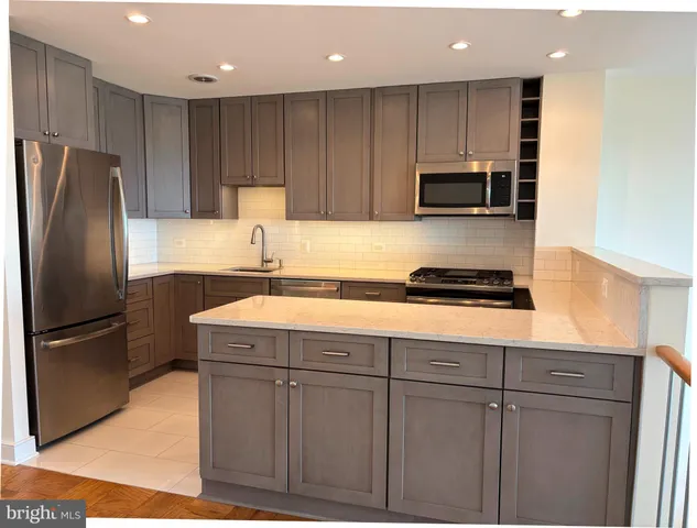 $3,400 | 1200 North Nash Street, Unit 830, Arlington, VA 22209