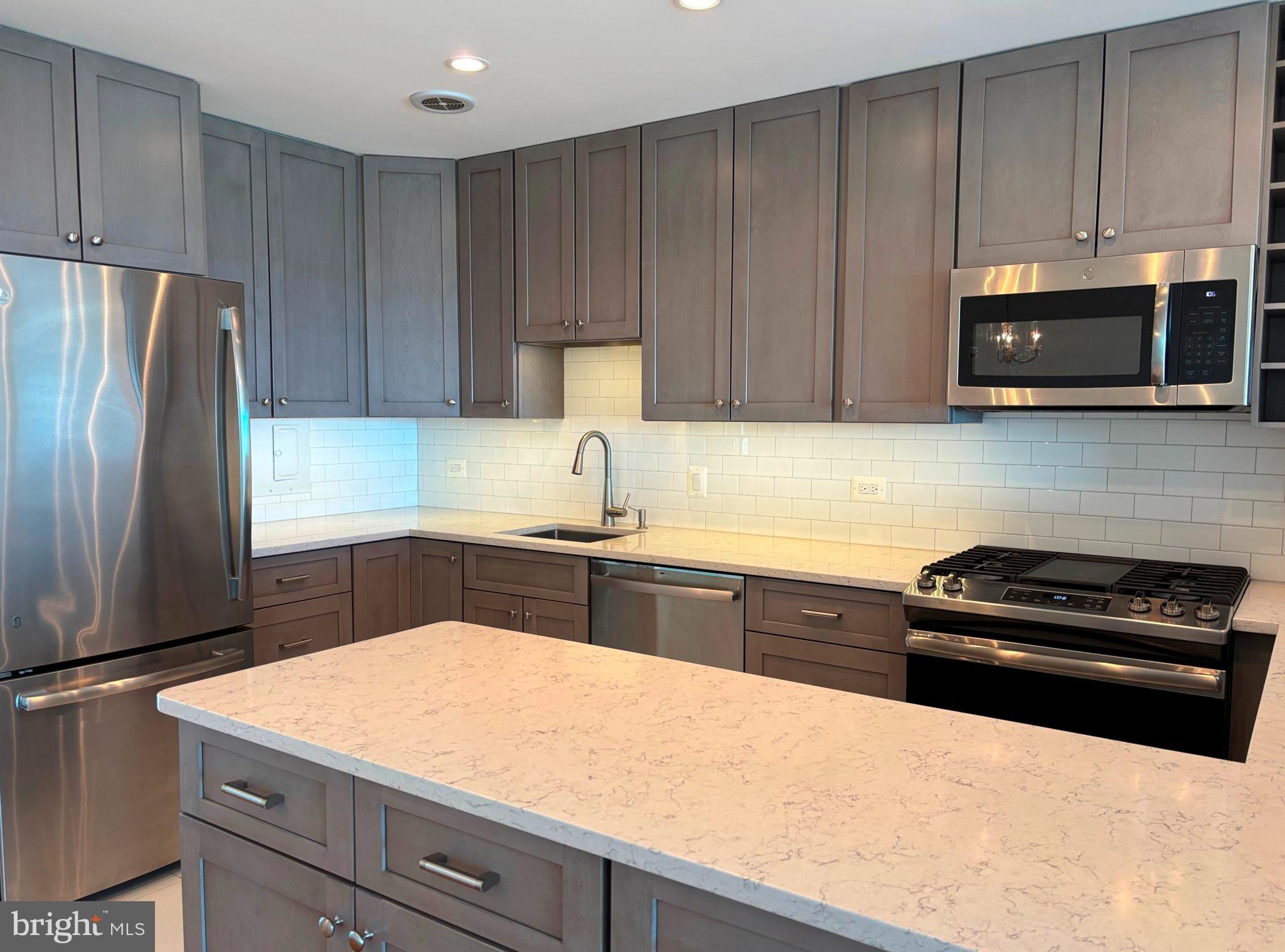 1200 North Nash Street, Unit 830 Arlington, VA 22209 - Photo 20 of 32 Stainless Steel Appliances