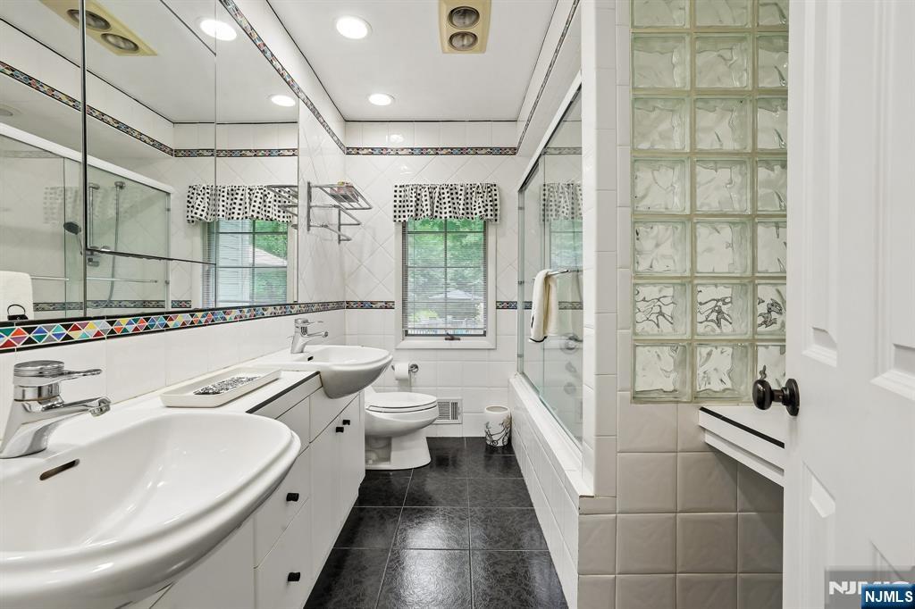 10 Arcadia Road Woodcliff Lake, NJ 07677 - Photo 13 of 33