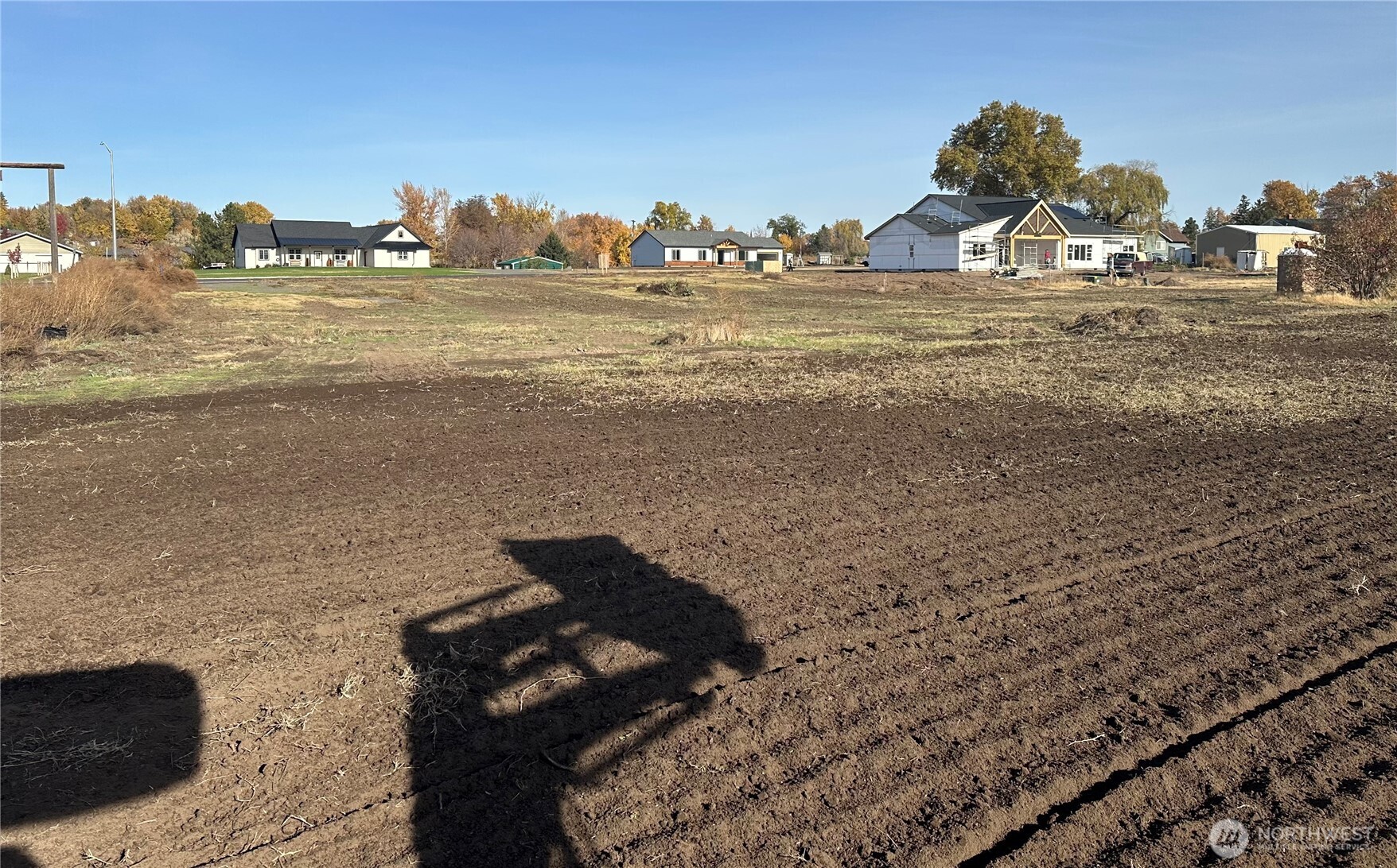571 Southwest 12th Street College Place, WA 99324 - Photo 14 of 17 a view of a fireplace with wooden floor