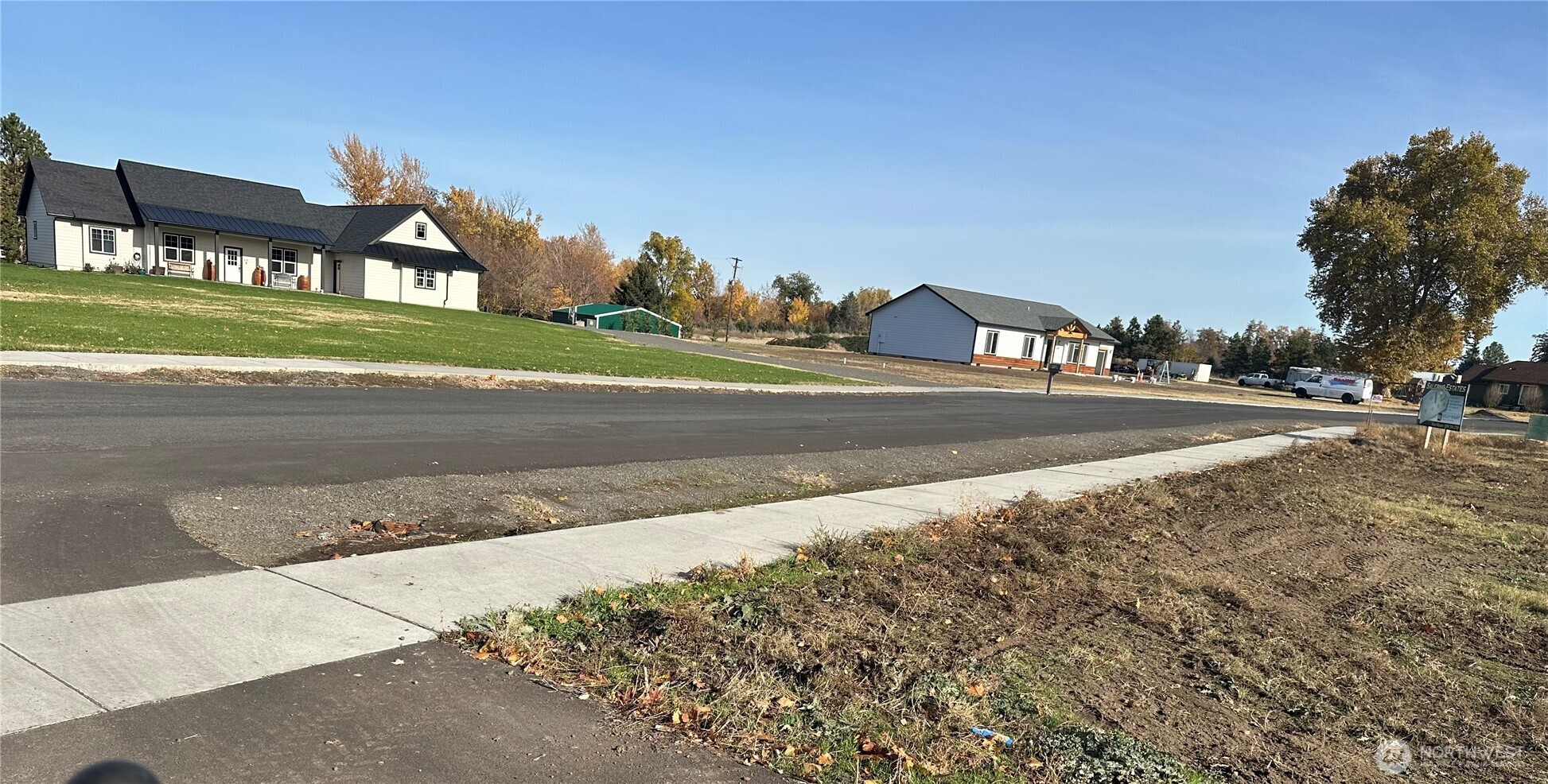 571 Southwest 12th Street College Place, WA 99324 - Photo 3 of 17 front view of a house with a yard