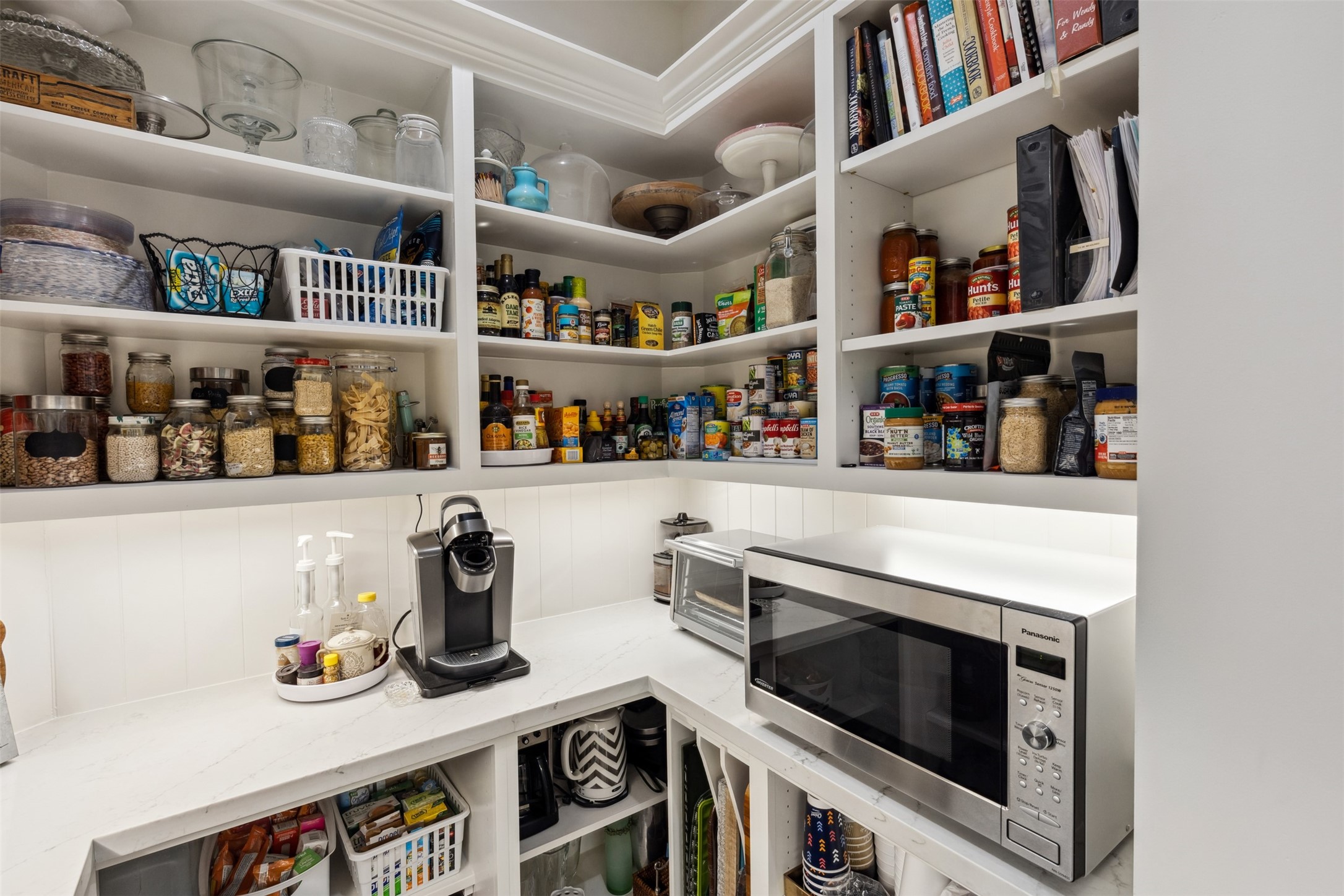 501 Wimberly Circle Hempstead, TX 77445 - Photo 19 of 45 a shelf with books and knick knacks on it