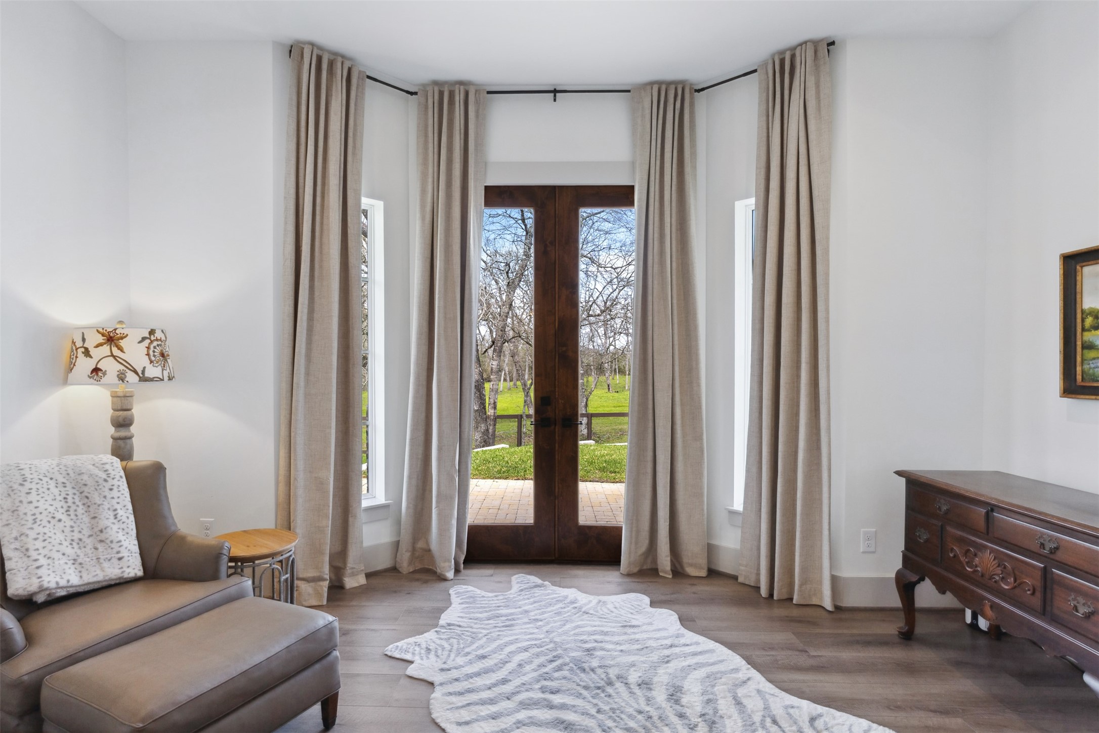 501 Wimberly Circle Hempstead, TX 77445 - Photo 21 of 45 a living room with furniture and a window