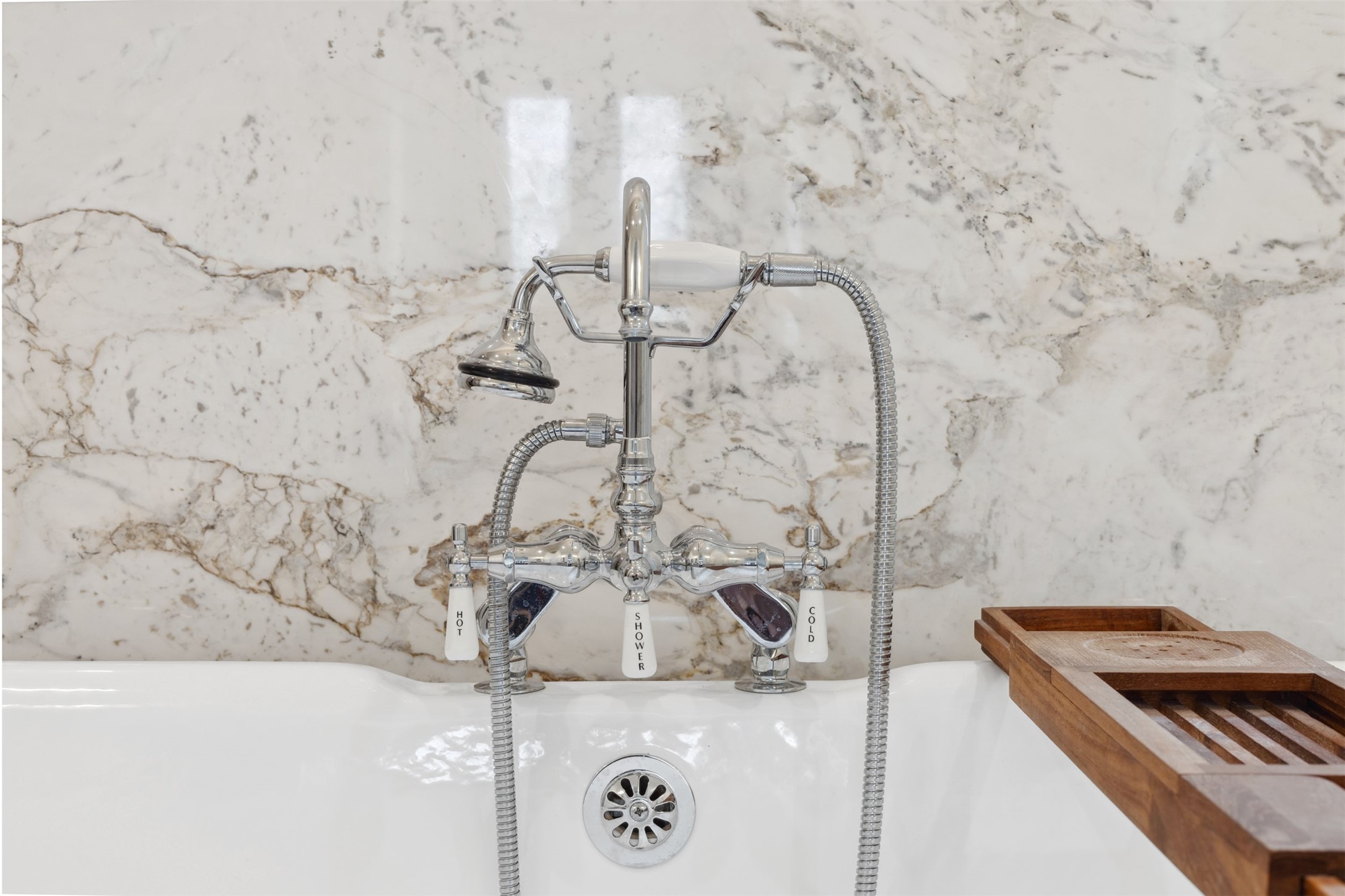 501 Wimberly Circle Hempstead, TX 77445 - Photo 23 of 45 a bathroom with a bathtub and shower