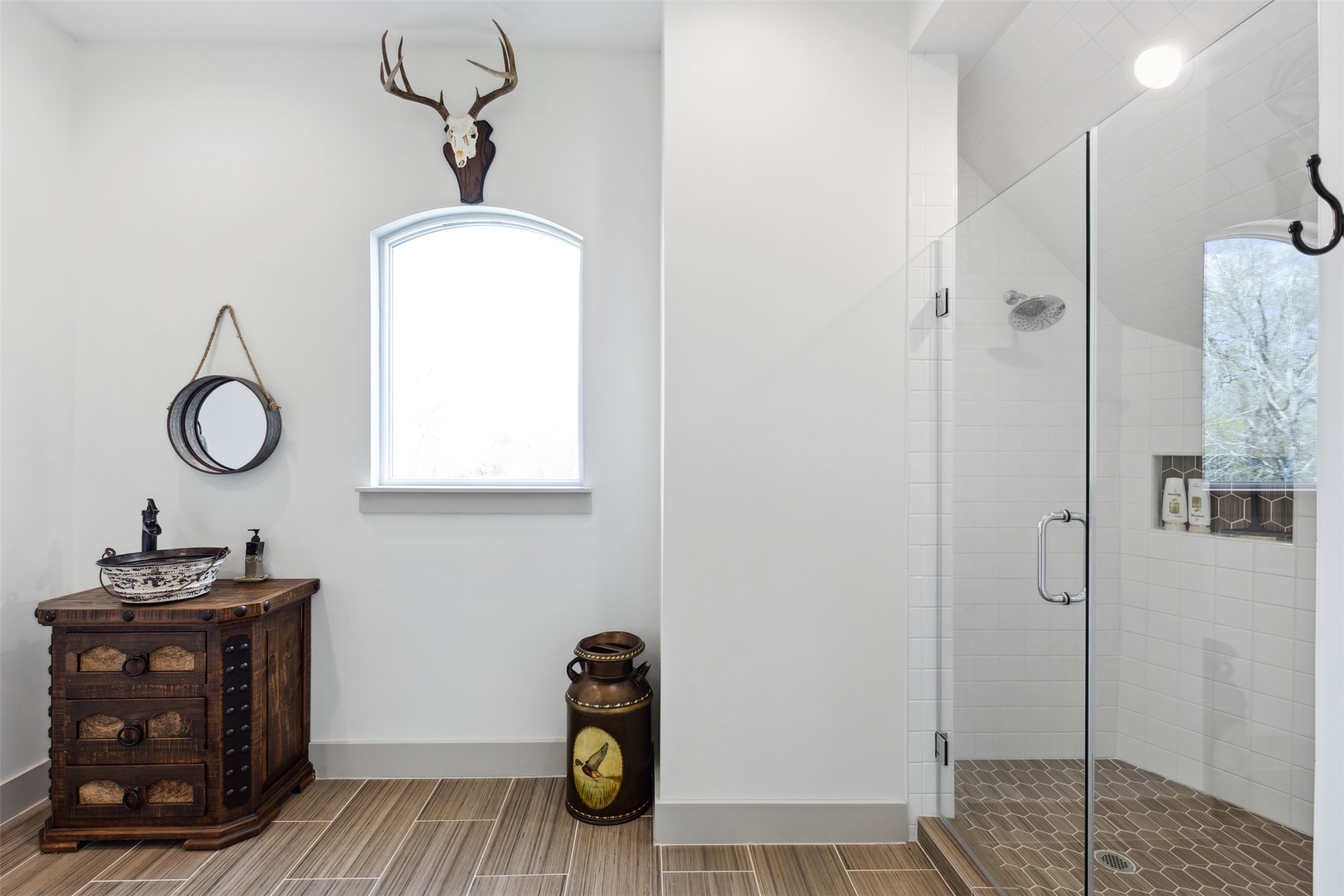 501 Wimberly Circle Hempstead, TX 77445 - Photo 37 of 45 a view of a room with wooden floor and mirror