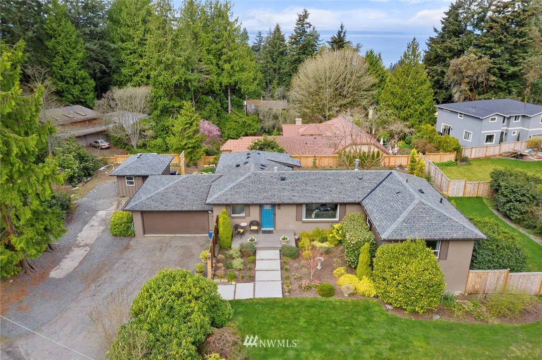 7305 Soundview Drive Edmonds, WA 98026 - Photo 2 of 25 Gallery Image 2