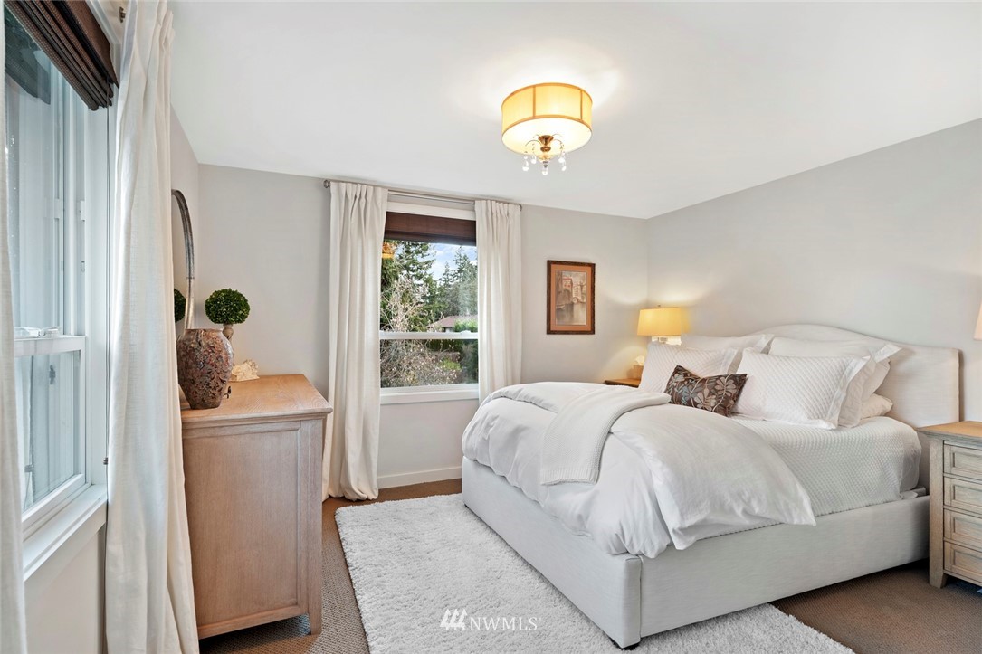 7305 Soundview Drive Edmonds, WA 98026 - Photo 12 of 25 Gallery Image 12