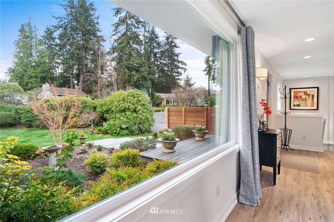 7305 Soundview Drive Edmonds, WA 98026 - Photo 3 of 25 Gallery Image 3