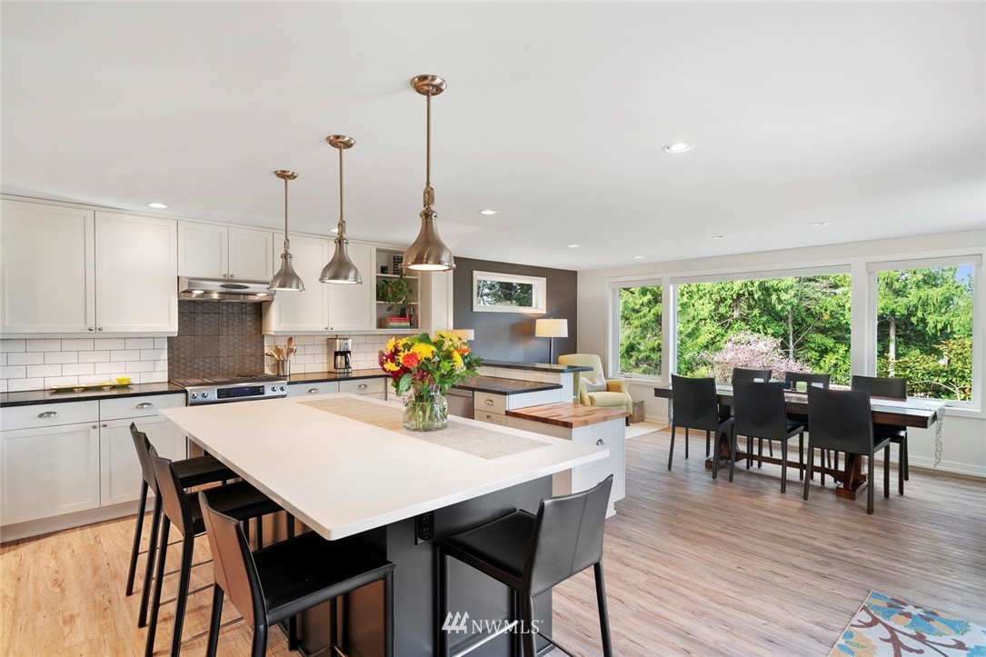 7305 Soundview Drive Edmonds, WA 98026 - Photo 6 of 25 Gallery Image 6