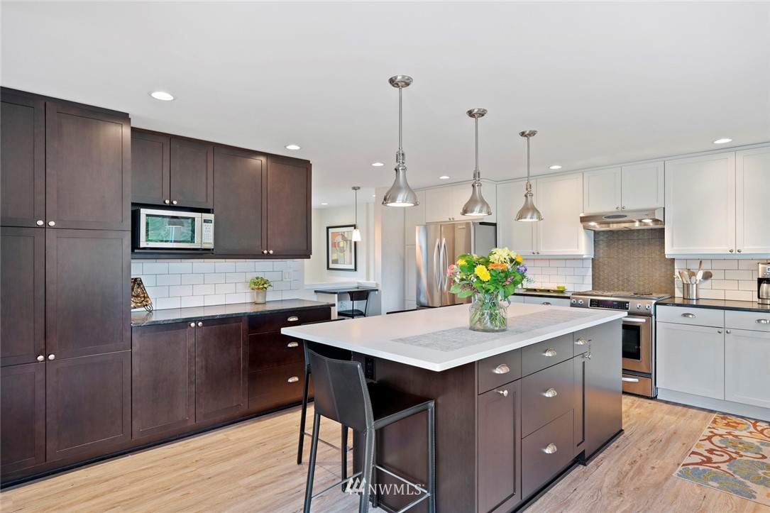 7305 Soundview Drive Edmonds, WA 98026 - Photo 7 of 25 Gallery Image 7