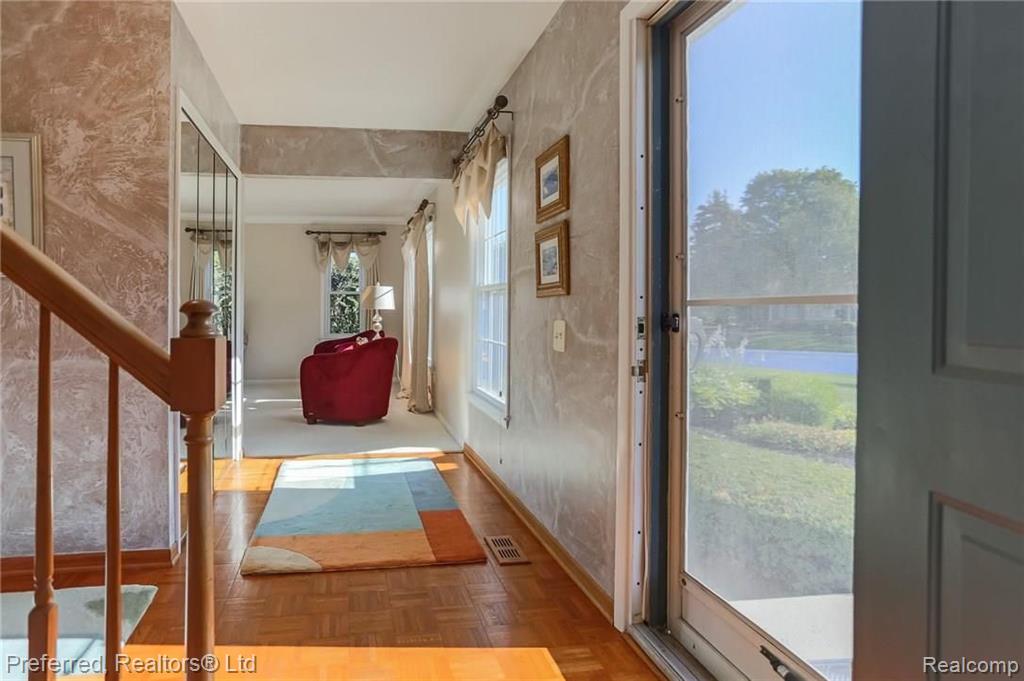 36133 Johnstown Road Farmington Hills, MI 48335 - Photo 6 of 49