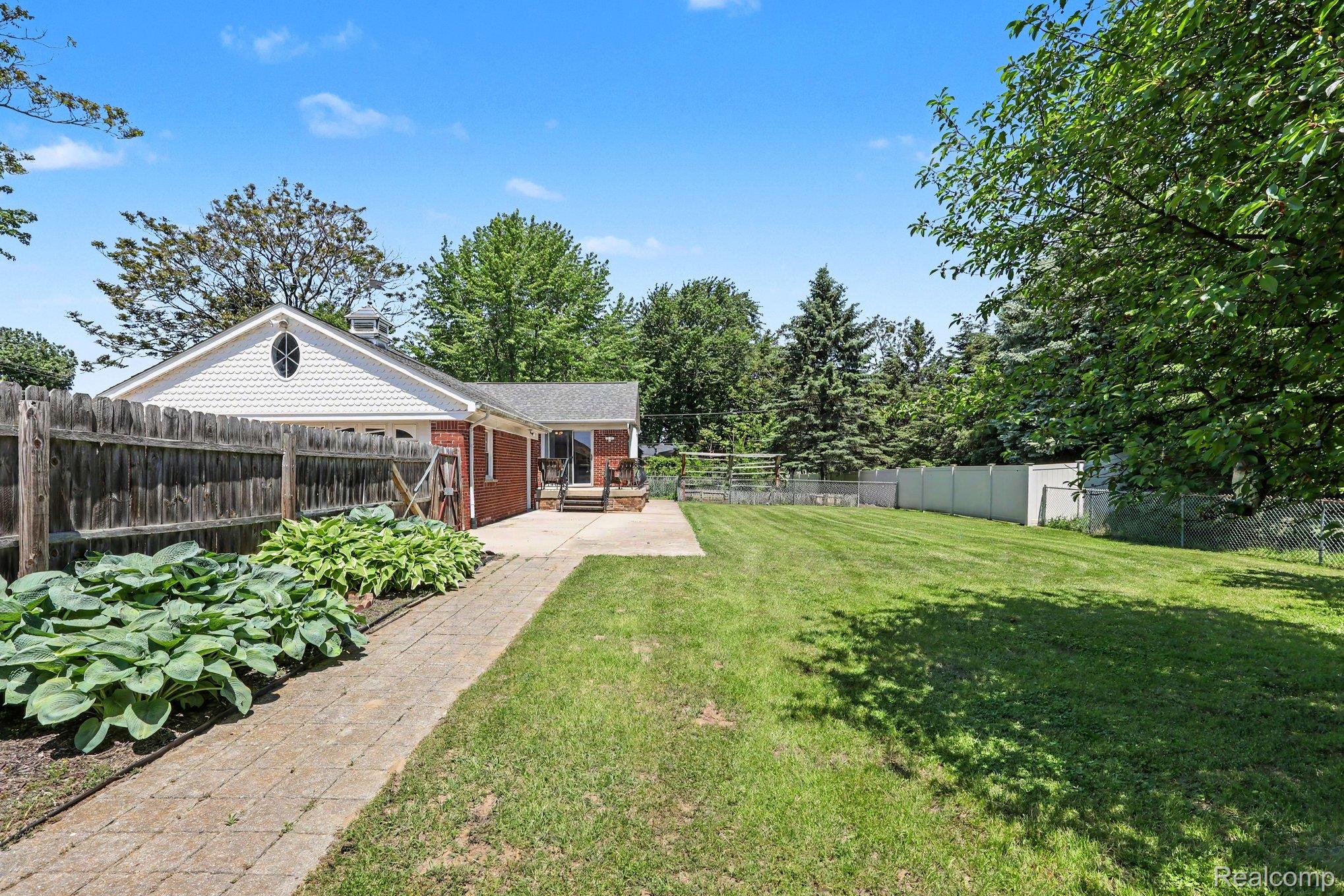 46430 Schoenherr Road Utica, MI 48315 - Photo 7 of 34 030_file_4286.jpg
