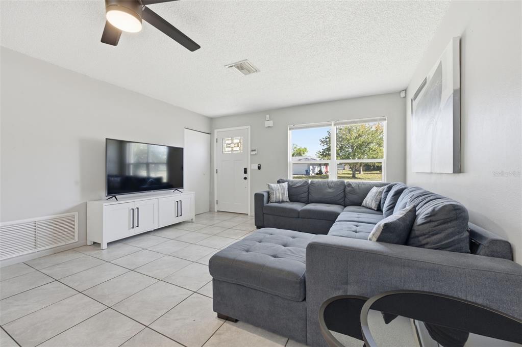 4533 Lakeshore Avenue Spring Hill, FL 34606 - Photo 11 of 60