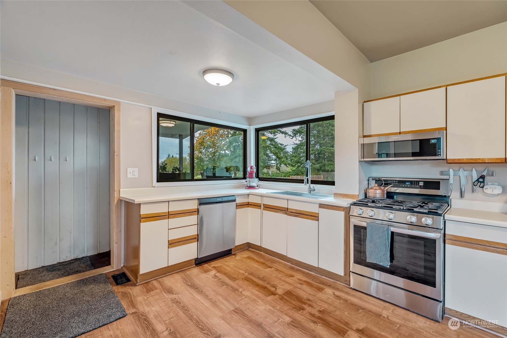 4515 Bay Road Blaine, WA 98230 - Photo 6 of 33 Gallery Image 6