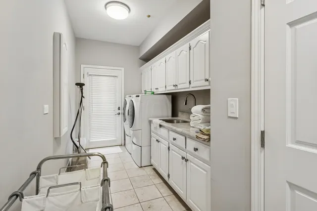 $7,500 | 9200 Falling Waters Drive West, Burr Ridge, IL 60527