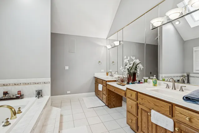 $7,500 | 9200 Falling Waters Drive West, Burr Ridge, IL 60527