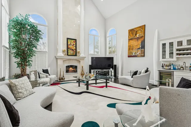 $7,500 | 9200 Falling Waters Drive West, Burr Ridge, IL 60527