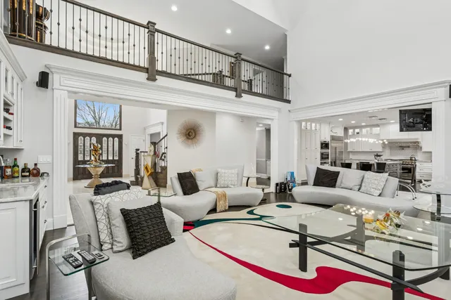 $7,500 | 9200 Falling Waters Drive West, Burr Ridge, IL 60527