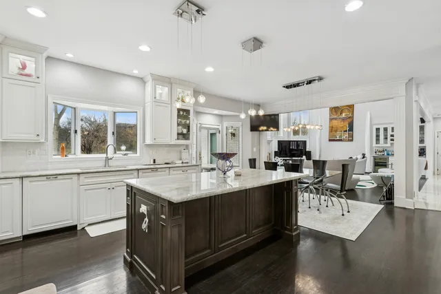 $7,500 | 9200 Falling Waters Drive West, Burr Ridge, IL 60527