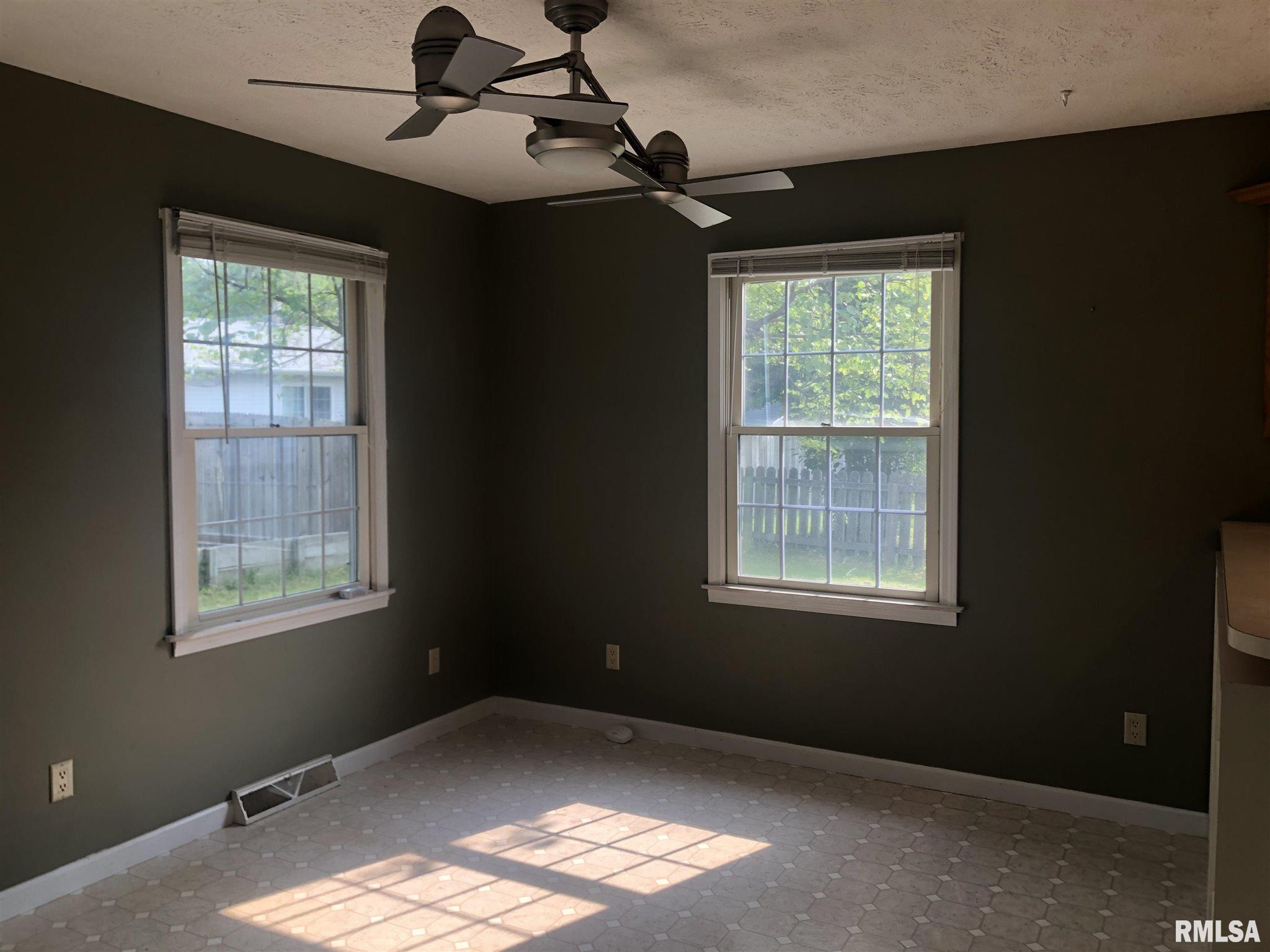 4105 Benjamin Drive Springfield, IL 62703 - Photo 4 of 24 Gallery Image 4