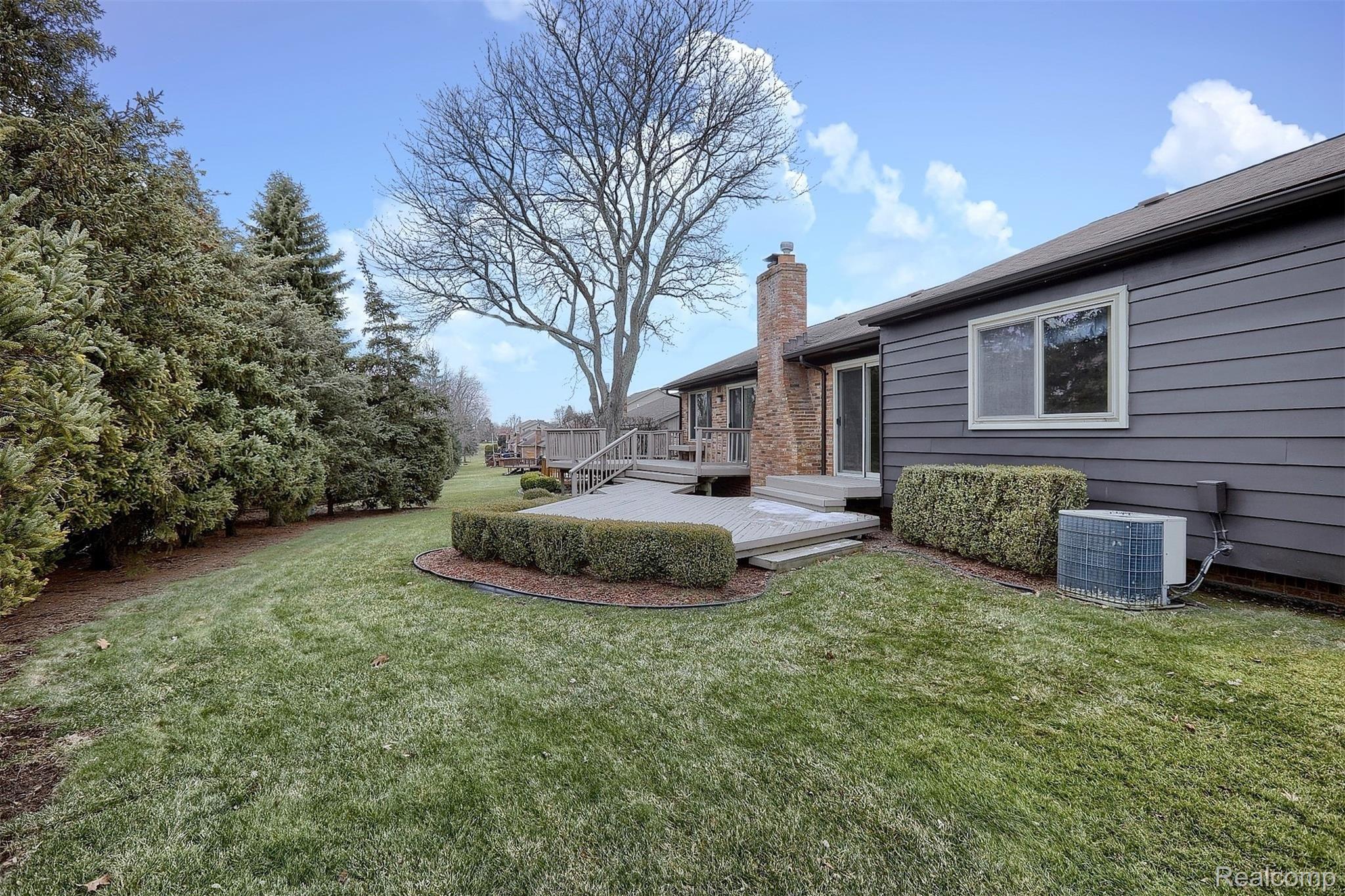 2049 Cumberland Road Rochester, MI 48307 - Photo 33 of 33 33-Backyard.jpg