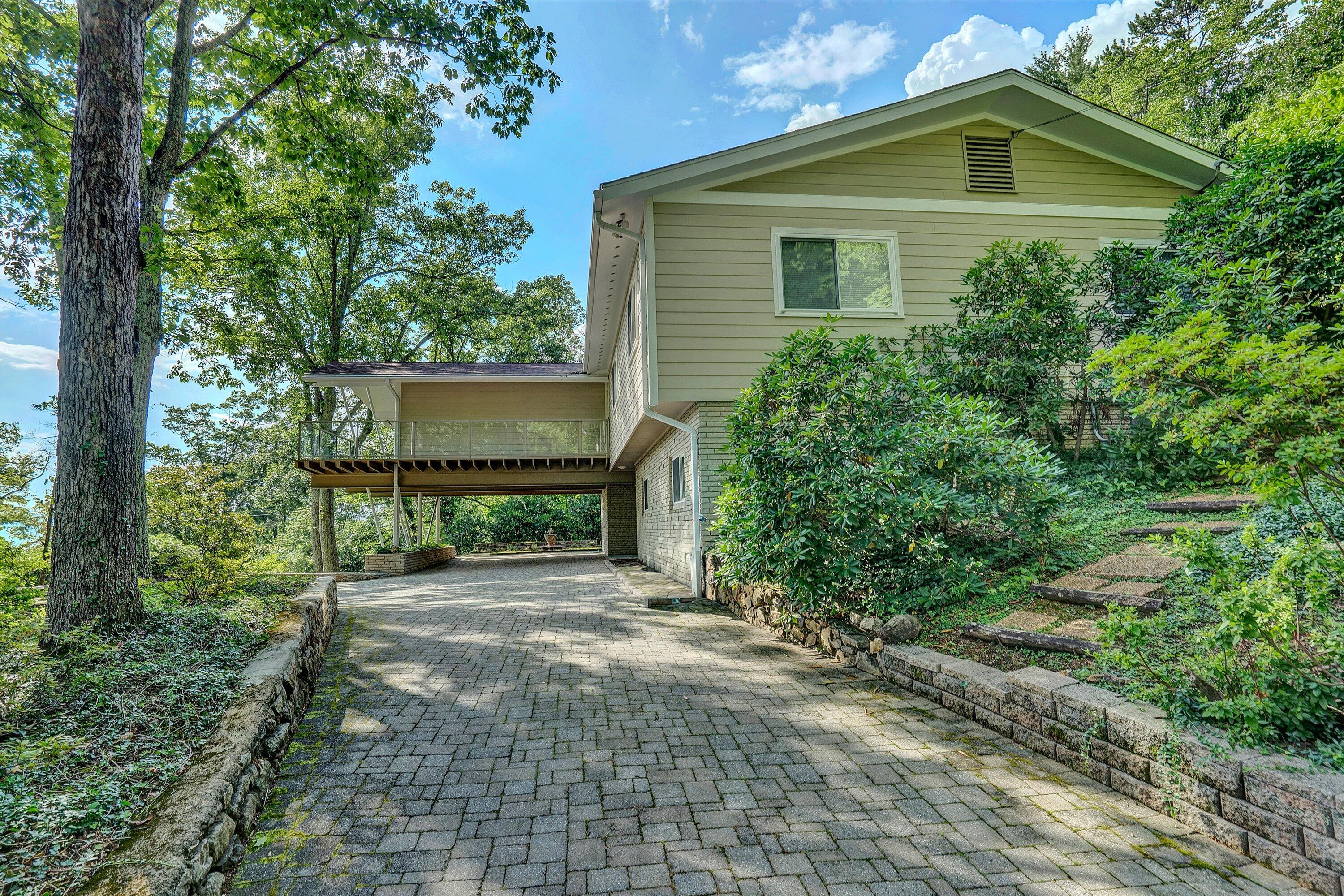 3322 West Ridge Road Southwest Roanoke, VA 24014 - Photo 3 of 5 3-DSC00532