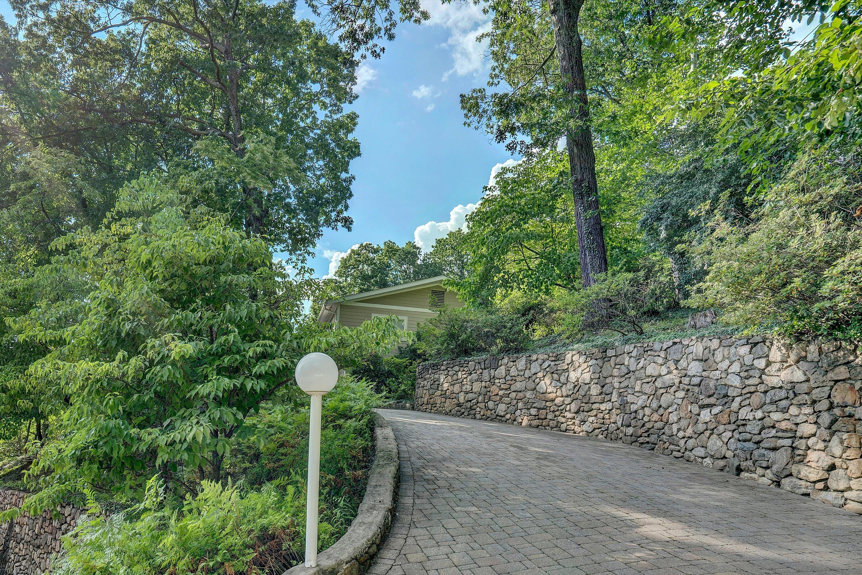 3322 West Ridge Road Southwest Roanoke, VA 24014 - Photo 5 of 5 5-DSC00544