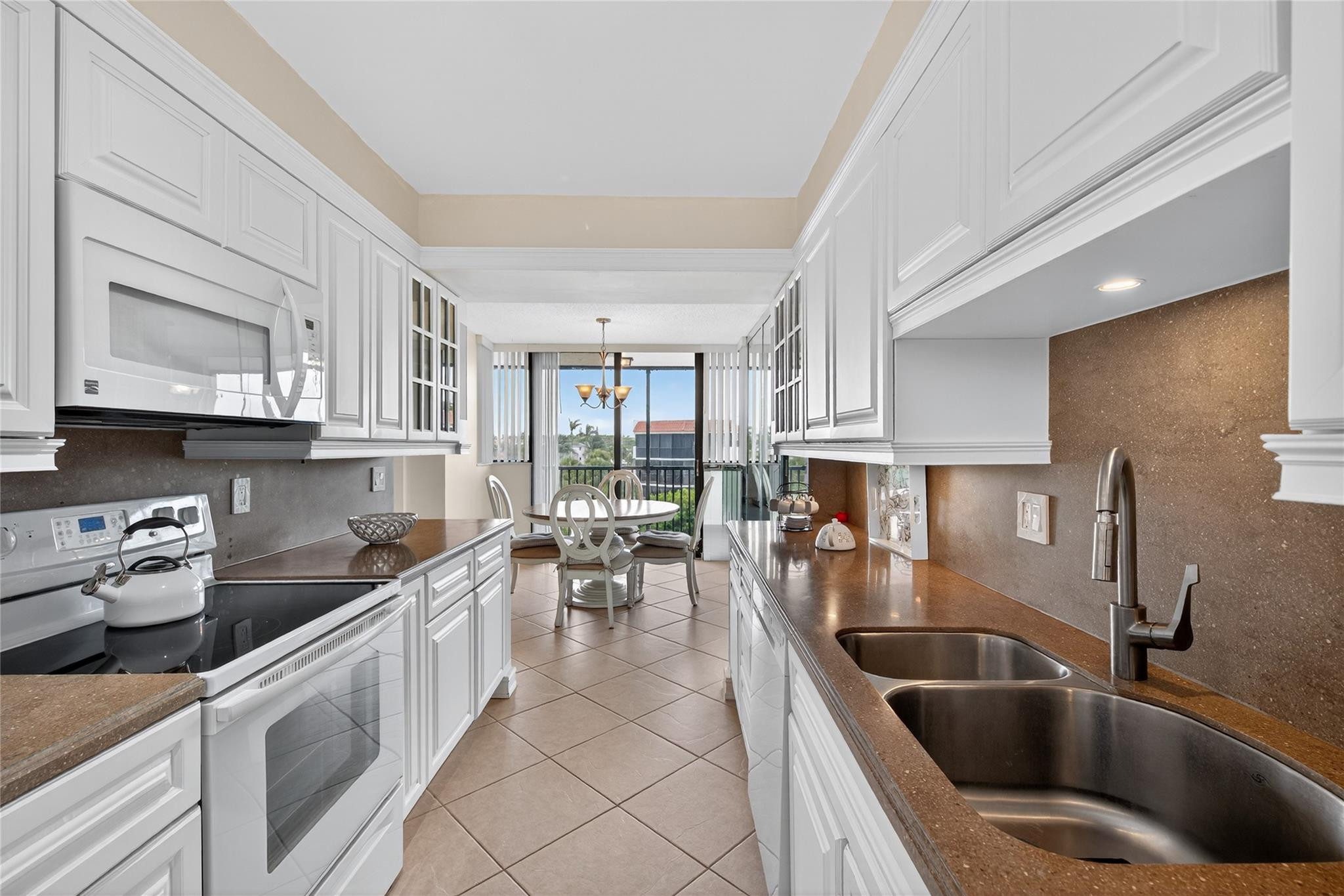 800 Jeffery Street, Unit 405 Boca Raton, FL 33487 - Photo 13 of 50 Kitchen