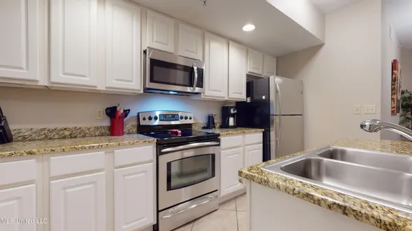 $2,995 | 2228 Beach Drive, Unit 506, Gulfport, MS 39507