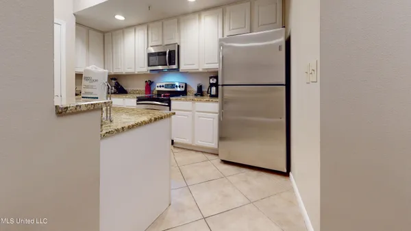 $2,995 | 2228 Beach Drive, Unit 506, Gulfport, MS 39507