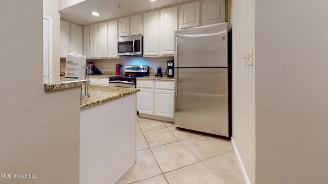 $2,995 | 2228 Beach Drive, Unit 506, Gulfport, MS 39507