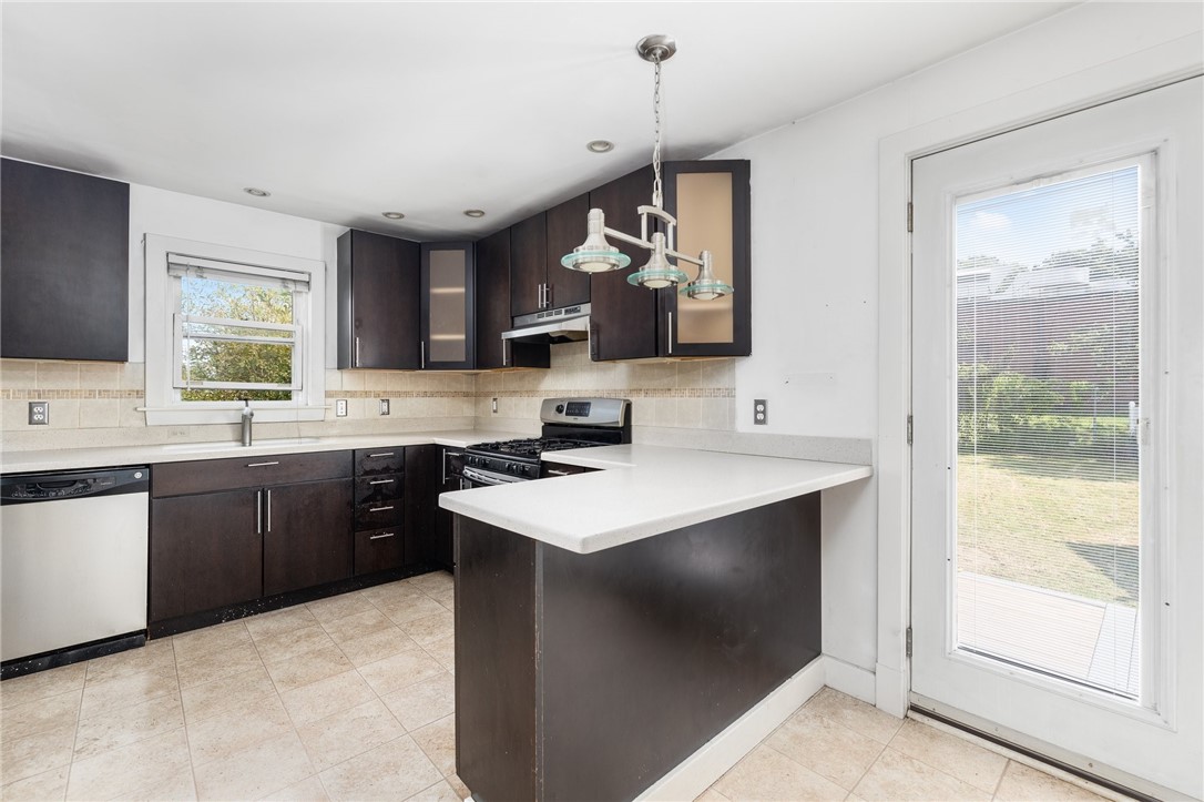 824 Main Road Tiverton, RI 02878 - Photo 12 of 37