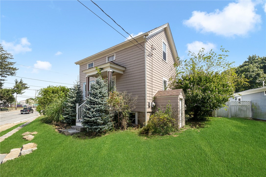 824 Main Road Tiverton, RI 02878 - Photo 2 of 37