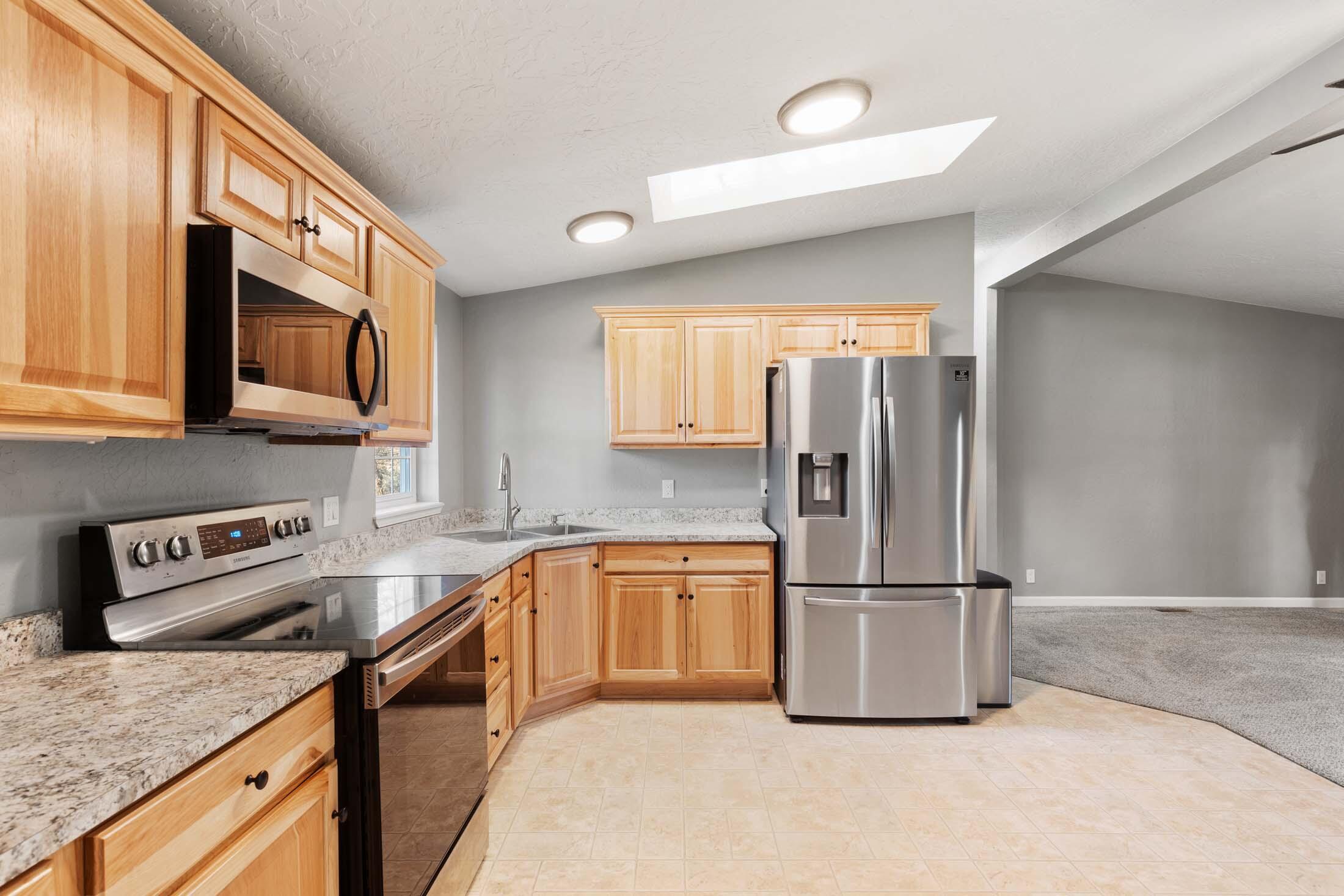 229 Grange Road Grants Pass, OR 97526 - Photo 4 of 22 0R1A4411