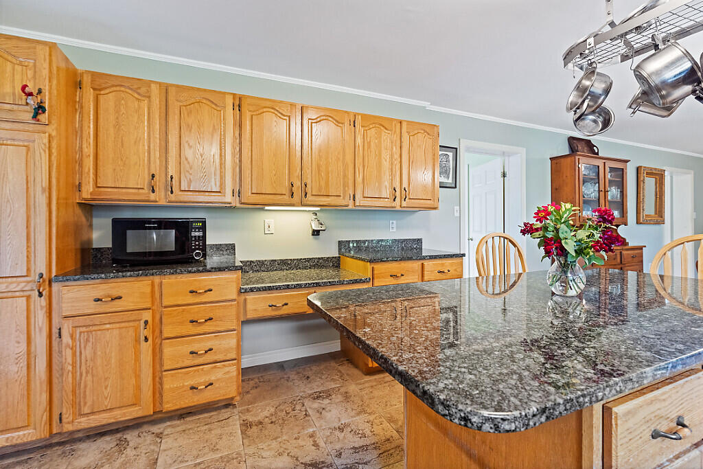 25 Powell Road Cumberland, ME 04110 - Photo 9 of 71 37_BP5A0111_DxO_mls