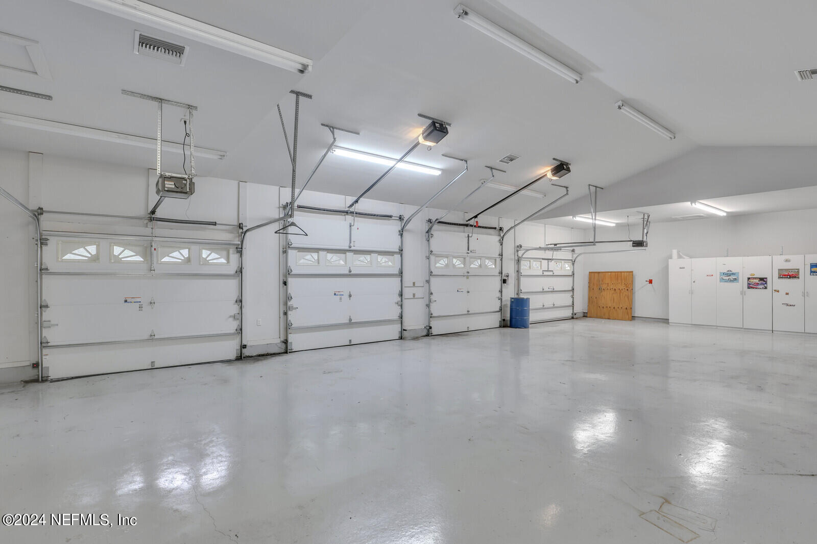 895 Roberts Road St. Johns, FL 32259 - Photo 34 of 42 a view of a garage