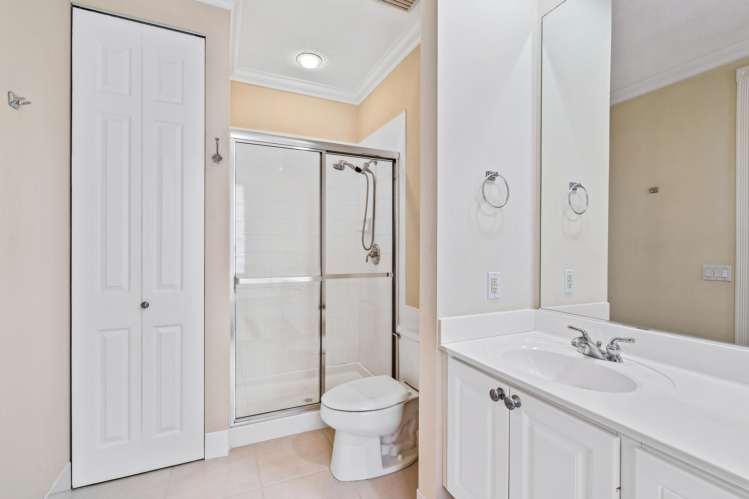 291 Barbados Drive Jupiter, FL 33458 - Photo 15 of 27 Primary Bathroom