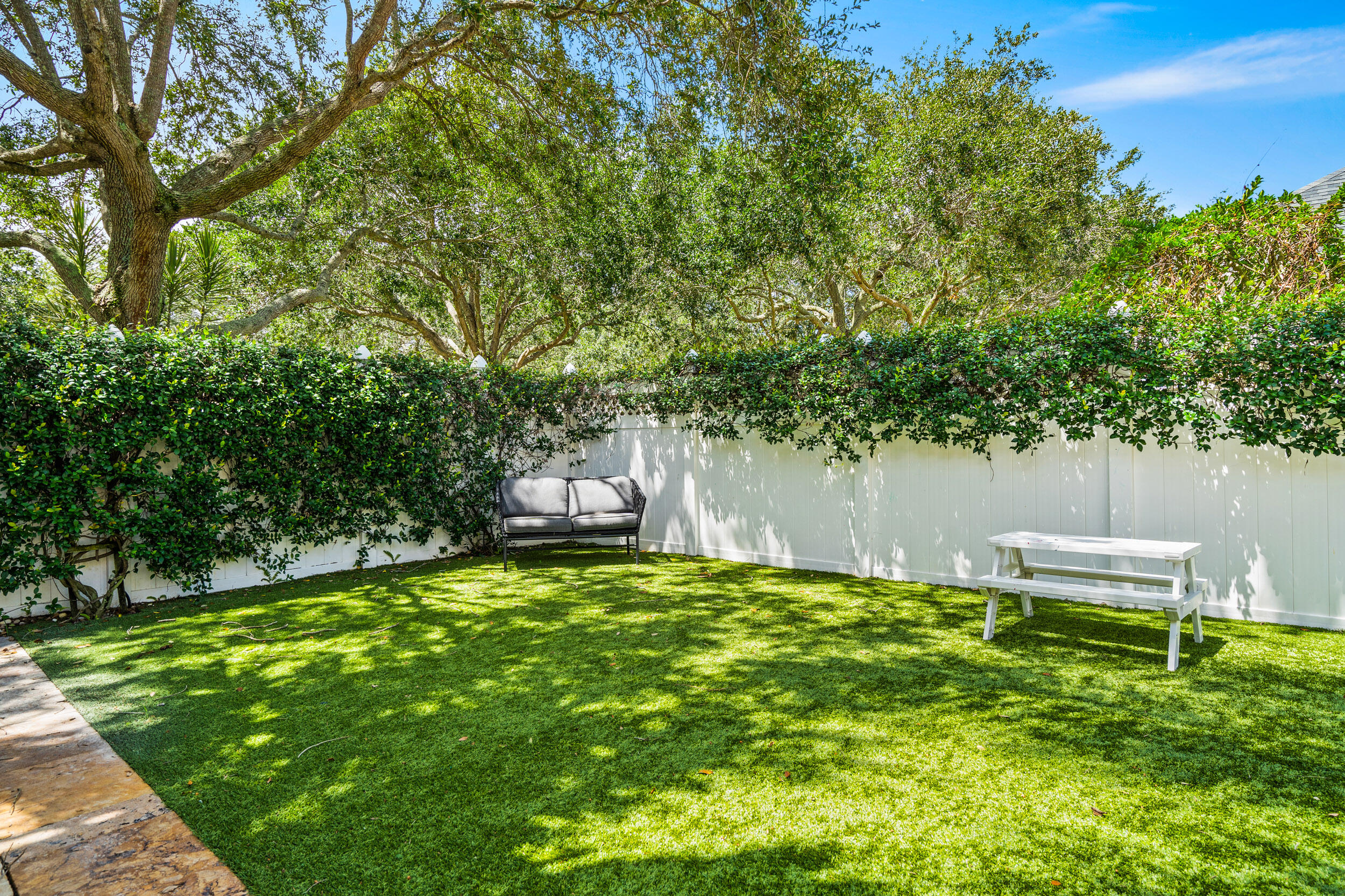 291 Barbados Drive Jupiter, FL 33458 - Photo 23 of 27 Turf Backyard
