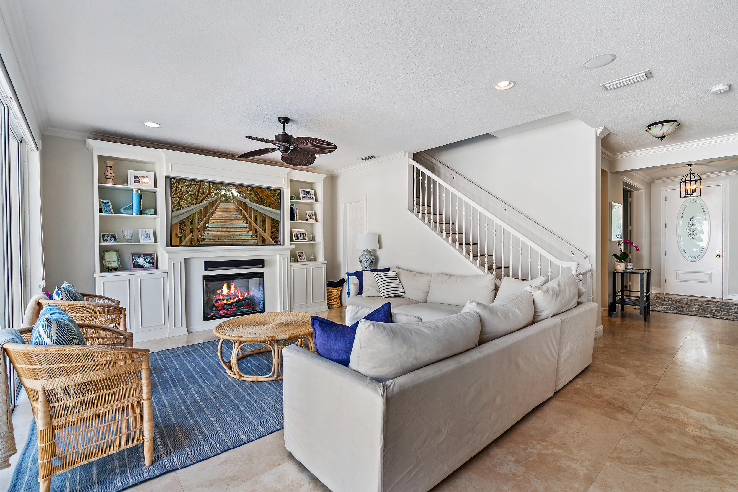 291 Barbados Drive Jupiter, FL 33458 - Photo 5 of 27 Living Room