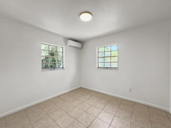 $1,350 | 403 Northeast 26th Court, Ocala, FL 34470