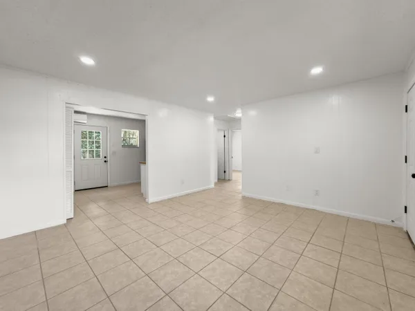 $1,350 | 403 Northeast 26th Court, Ocala, FL 34470