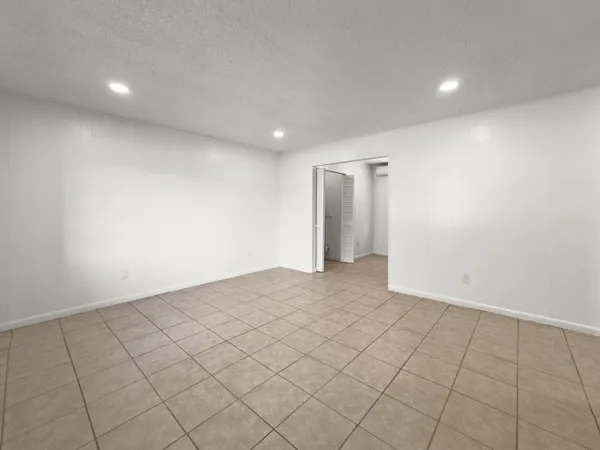 $1,350 | 403 Northeast 26th Court, Ocala, FL 34470