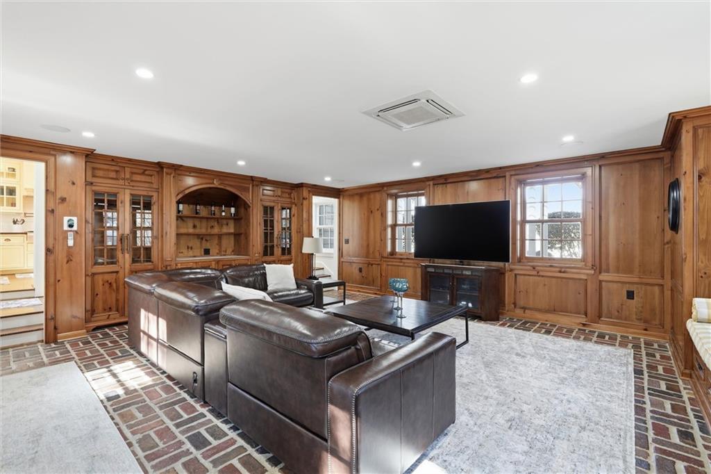 1217 West 58th Street Kansas City, MO 64113 - Photo 7 of 48