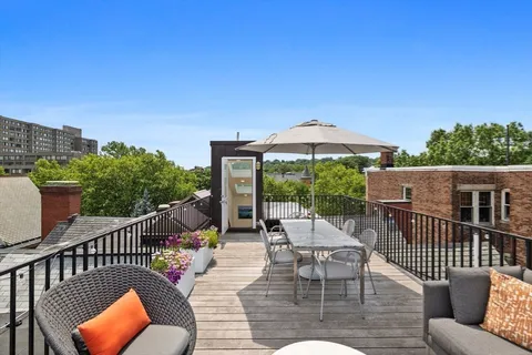 $1,925,000 | 1762 Beacon Street, Unit 4, Brookline, MA 02445