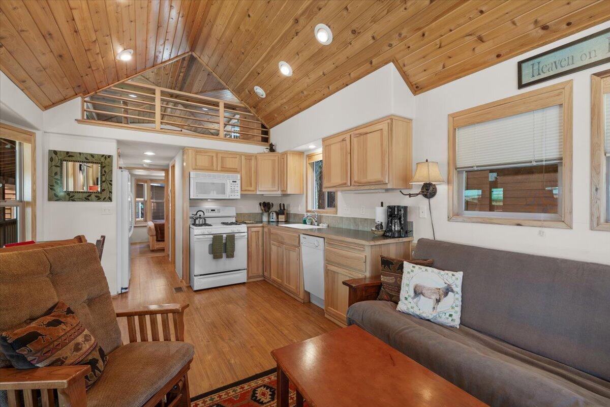 7979 Hyatt Prairie Road, Unit 43 Ashland, OR 97520 - Photo 9 of 35 Gallery Image 9