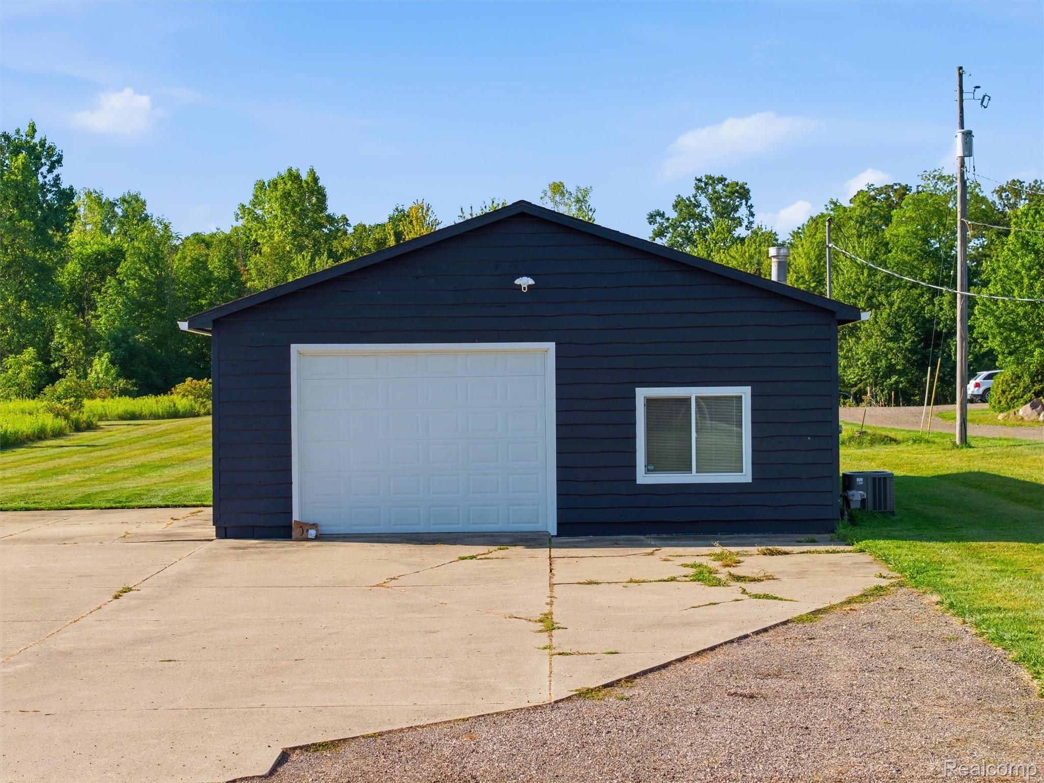 3391 West Ray Road Grand Blanc, MI 48439 - Photo 3 of 16 16-DJI_20250430212608_0137_D.jpg