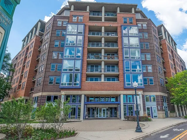 $2,800 | 437 West Division Street, Unit 806, Chicago, IL 60610