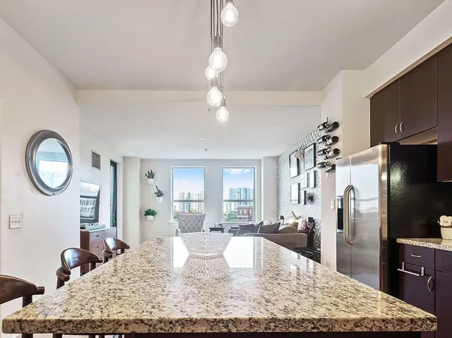 $2,800 | 437 West Division Street, Unit 806, Chicago, IL 60610