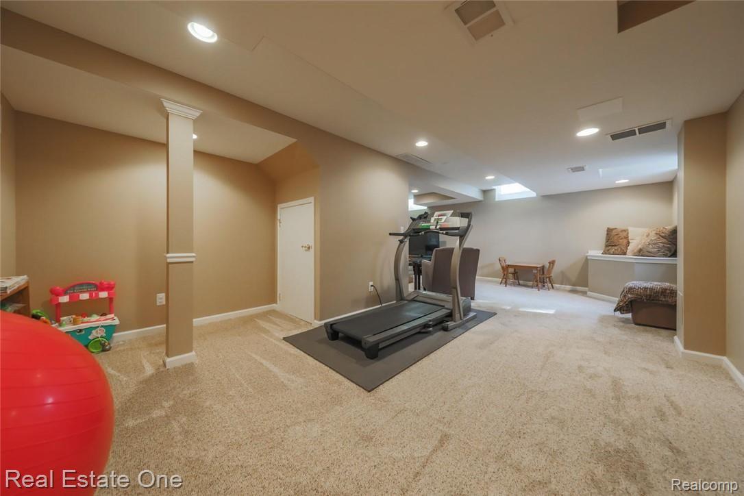 698 Abbey Court Rochester, MI 48307 - Photo 43 of 54 41-Abbey.jpg