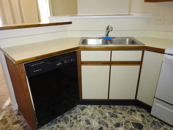 $1,400 | 122 Basswood Court, Jacksonville, NC 28546